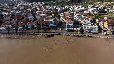 FOÇA'DA YAĞMURDAN DENİZ ÇAMUR RENGİNİ ALDI!