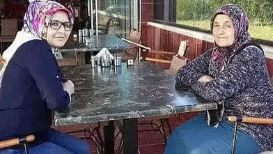 KADININ KADINA YAPTIĞI BÖYLE BİR VAHŞET DAHA GÖRÜLMEDİ!