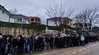 BAYRAMLAŞMA KUYRUĞU TAM BİR KİLOMETREYİ BULDU!