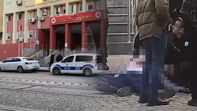 GENÇ KADIN İSTİSMARDAN ŞİKAYETÇİ OLDUĞU ADAMI BIÇAKLA ÖLDÜRDÜ!