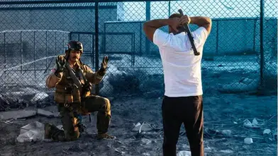 ABD’NİN DÜŞEN F-15 PİLOTU KUVEYT’TE SOPA İLE BÖYLE GÖZALTINA ALINDI!