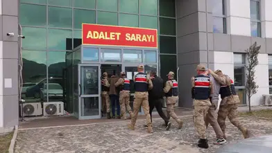 KENDİLERİNİ SAVCI VE POLİS OLARAK TANITAN ŞÜPHELİLER YAKALANDI!