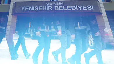 MERSİN YENİŞEHİR BELEDİYESİ’NE NEDEN OPERASYON YAPILDI? NE ARANDI?