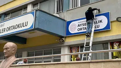 KATLİAMIN YAŞANDIĞI OKUL KAPANDI! TABELASI BAŞKA OKULA ASILDI!