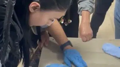 DİLENEN YAŞLI KADININ ÜZERİNDEN ADETA BİR SERVET ÇIKTI!