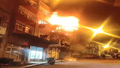BEYOĞLU'NDA KIZ İSTEME TÖRENİNDE ATILAN HAVAİ FİŞEK YANDAKİ EVİ YAKTI!