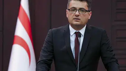 KKTC'DE YENİ CUMHURBAŞKANI BÜYÜK OY FARKIYLA TUFAN ERHÜRMAN  OLDU!