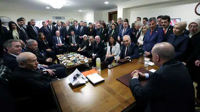 DÜNYA MECLİS AÇILIŞINDA ÇEKİLEN BU FOTOĞRAFI KONUŞUYOR...