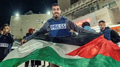 İSRAİL SOYKIRIMINI DÜNYAYA ANLATAN FİLİSTİNLİ GAZETECİ ŞEHİT EDİLDİ!