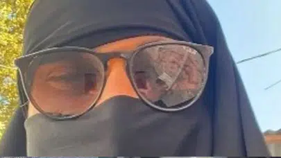 ANKARA'DA ÇARŞAF GİYİP METRODA DOLAŞAN BİR ERKEK GÖZALTINA ALINDI!