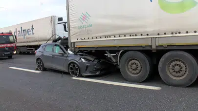 KUZEY MARMARA YOLUNDA AŞIRI HIZ YAPAN OTOMOBİL TIR'IN ALTINA GİRDİ!