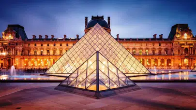 LOUVRE MÜZESİ'NDEKİ BÜYÜK SOYGUN GÖZ GÖRE GÖRE Mİ GELDİ?