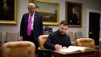 “BAŞKAN TRUMP ZELENSKİ’YE DOSYA FIRLATIP KÜFÜR ETTİ!” İDDİASI!