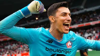 LİLLE KALECİSİ BERKE ÖZER ROMA MAÇINDA TARİHE GEÇTİ...