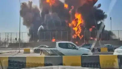 IRAK'IN BASRA ŞEHRİNDE PETROL SAHASINDA KORKUTAN PATLAMA!