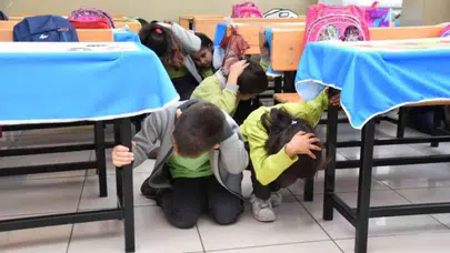 PAZARTESİ GÜNÜ OKULLARDA EŞZAMANLI TAHLİYE TATBİKATI VAR...