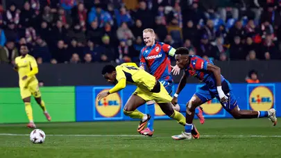 FENERBAHÇE PENALTIYI VERMEYEN HAKEMİ UEFA'YA ŞİKAYET EDECEK!