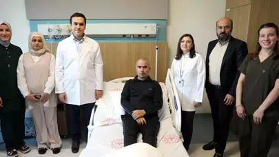 BİR HASTAYA BİLİNCİ AÇIK HALDE 3,5 SAAT BEYİN AMELİYATI YAPILDI!