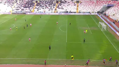 KURALLARI BİLMEYEN BOLU SPOR KALECİSİ TAKIMINI YAKTI!