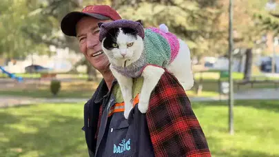 SYLVİA ADLI KEDİSİ İLE 12 YILDA 65 ŞEHİR GEZDİ! ŞİMDİ HEDEF SELANİK!