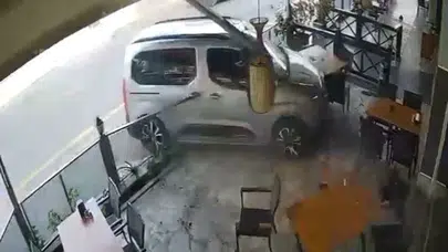 15 YAŞINDAKİ ÇOCUK KULLANDIĞI ARAÇLA RESTORANA DALDI!