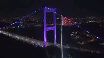 FSM KÖPRÜSÜ "DÜNYA PREMATÜRE GÜNÜ" İÇİN MOR IŞIKLA AYDINLATILDI!