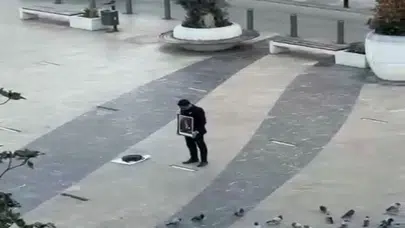 ORDU'DA BİR VATANDAŞ ATATÜRK'Ü TEK BAŞINA BÖYLE ANDI!