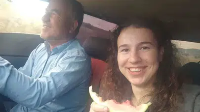 HEMŞİRELİK MEZUNU GEÇ KIZ TARLADAN DÖNERKEN TRAKTÖR ALTINDA KALDI!