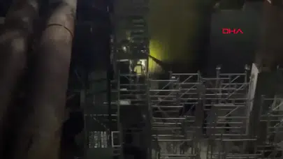 İSTANBUL BEYOĞLU'NDA METRO İNŞAATINDA KORKUTAN İSKELE KAZASI!