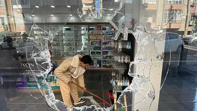 ŞANLIURFA'DA ECZANEYE POMPALI TÜFEKLE SALDIRI YAPILDI!