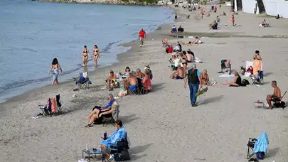 BURASI KUŞADASI...HAVALAR ISINMASI İLE HERKES DENİZE GİRDİ!