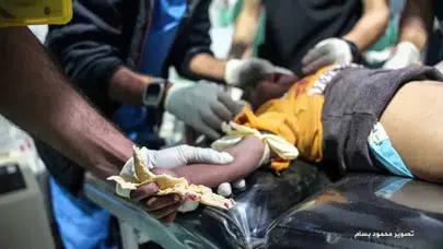 FİLİSTİNLİ ÇOCUK HASTANEYE  GİDERKEN EKMEĞİNİ BIRAKMADI!