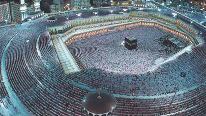 SUUDİ ARABİSTAN'DA UMREYE GELEN OTOBÜS TANKERLE ÇARPIŞTI!