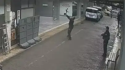 MANİSA'DA 2.KATTAN DÜŞEN KEDİYİ POLİS MEMURU BÖYLE YAKALADI!