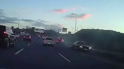 ANKARA'DA MAKAS ATARAK GİDEN SÜRÜCÜ KAZAYA NEDEN OLDU!