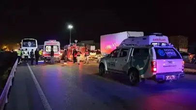 MAHKUM TAŞIYAN MİDİBÜS BİLİNMEYEN BİR NEDENDEN KAZAYA NEDEN OLDU!