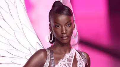 İNGİLTERE'DE İLGİNÇ OLAY! SUDANLI ESKİ MÜLTECİ YILIN MODELİ SEÇİLDİ!