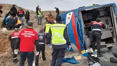 SİVAS’TA CEZAEVİ NAKİL ARACI DEVRİLDİ! 9 YARALI VAR!