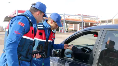 JANDARMA EKİPLERİNİN HASSASİYETİ DUYANLARIN GÖZLERİNİ YAŞARTTI!