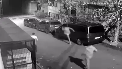 PARK HALİHDEKİ ARAÇLARIN AYNALARINI BÖYLE KIRDILAR!