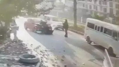 ESKİ EŞİ İLE EVLİ POLİSE ÇARPTI! RESMİNİ ÇEKTİ! SOSYAL MEDYADA YAYIMLADI!