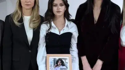 İKİZ KARDEŞİ ESRA TOKYAZ DURUŞMAYA AYŞE TOKYAZ OLARAK KATILDI!