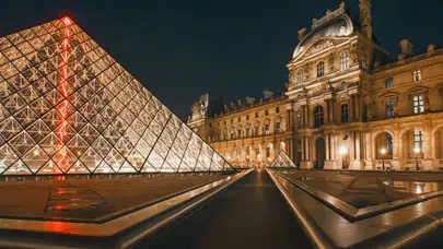 SKANDALLAR MÜZESİ LOUVRE ŞİMDİ DE GREV NEDENİ İLE KAPANDI!