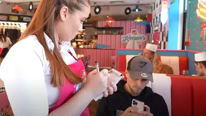 RESTORANLARDA YENİ DÖNEM BAŞLIYOR! O ÜCRETLER TARİH OLUYOR!