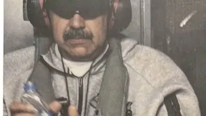 MADURO’NUN GÖZLERİ BANTLI VE KELEPÇELİ GÖTÜRÜLDÜ!