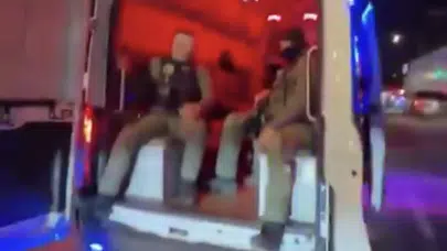 TRUMP MADURO’YU BİR ARAÇ İÇİNDE SOKAKLARDA SERGİLEDİ!