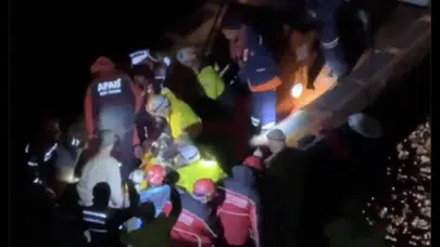 ORMANDA MANTAR TOPLARKEN KAYBOLAN KADIN KAYALIKLARA DÜŞMÜŞ!