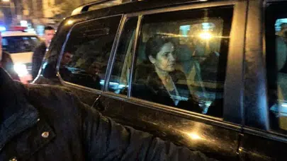 FLAŞ HABER! SDG EŞ BAŞKANI İLHAM AHMED  ŞAM’A GETİRİLDİ!