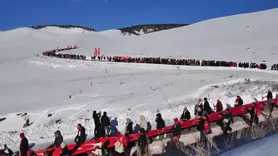 EKSİ 22 DERECEDE SARIKAMIŞ ŞEHİTLERİ İÇİN YÜRÜDÜLER!