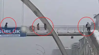 ÜST GEÇİTTE KAR TOPU ATAN ÇOCUKLARI YUMRUKLAYIP TEKME ATMIŞTI!